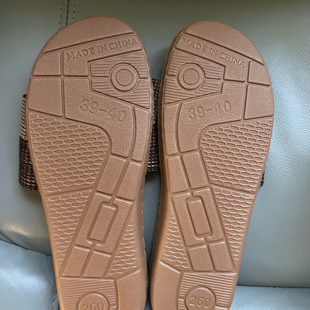Sandals/slides - Picture 3 of 6